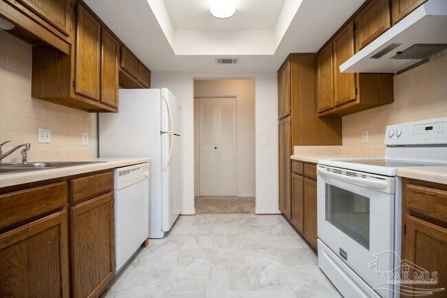 Building Photo - 7171 N 9th Ave