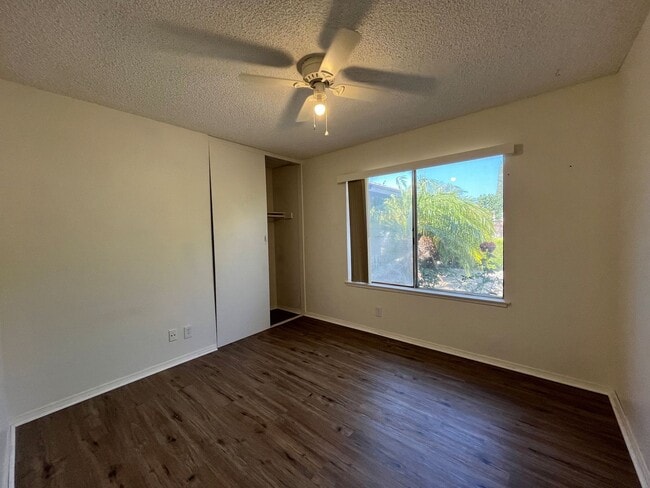 Building Photo - Simi Valley 3+2 w/RV parking + fruit trees...