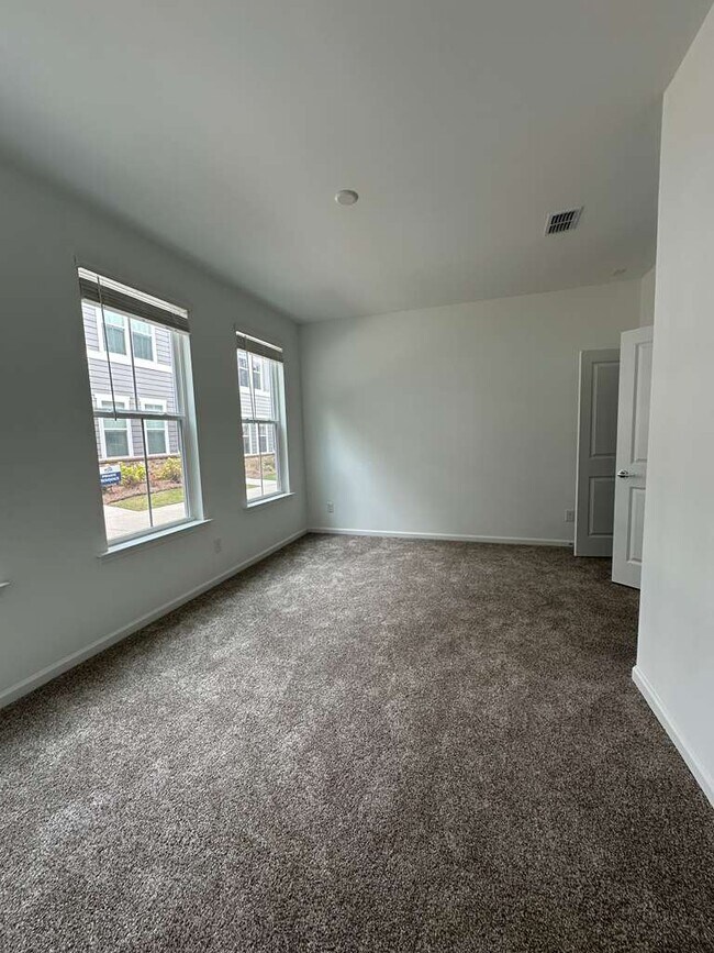 Building Photo - 5016 Rill Ct