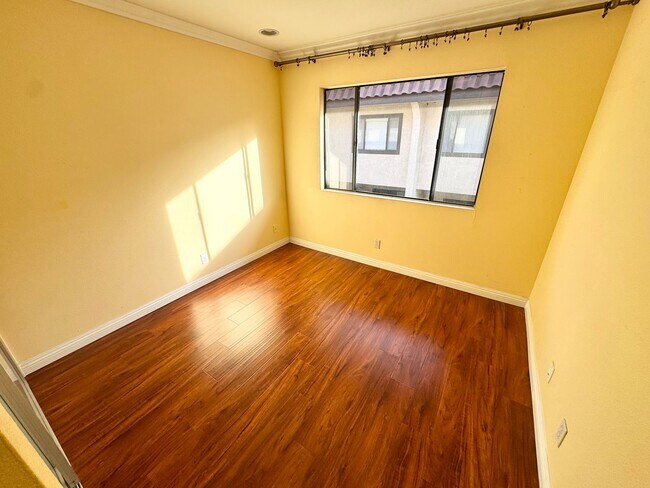 Building Photo - *** Charming 4 bed 3.5 bath Alhambra Townhome ***