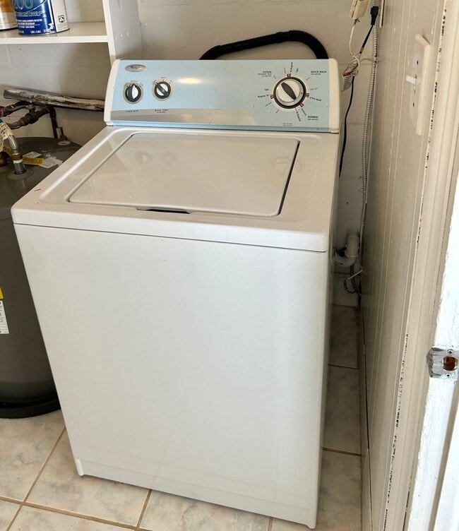 Building Photo - 2 bed 1 Bath House in Ideal Location in St Pete