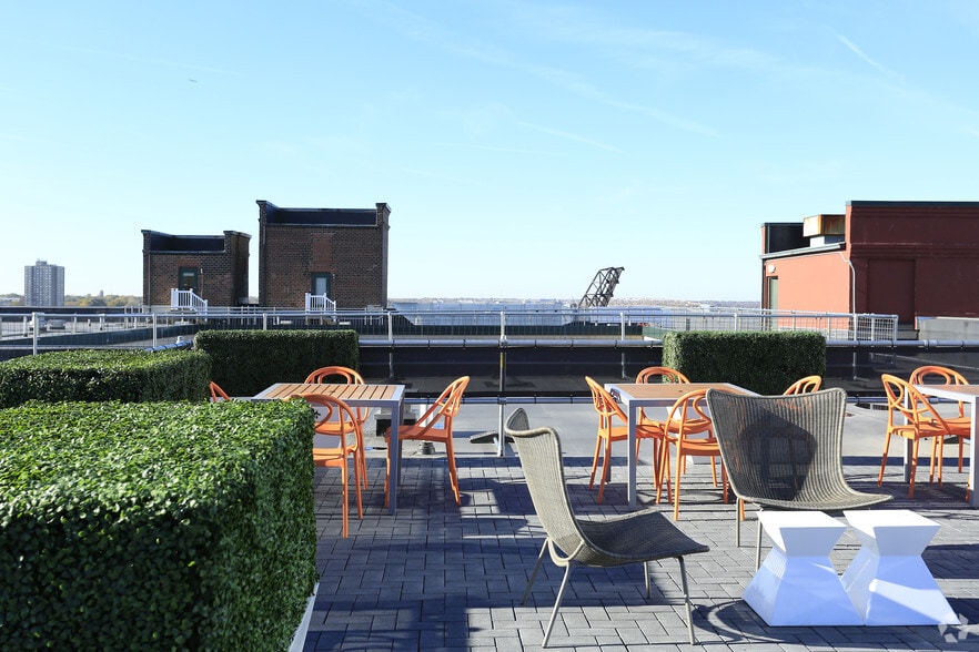 Rooftop Deck - The Archer Apartment Homes