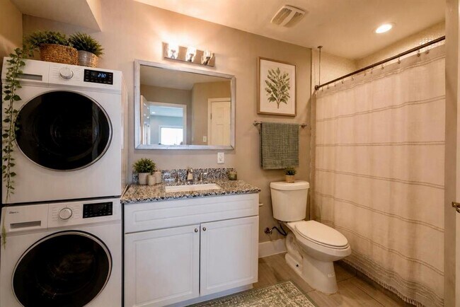 Building Photo - 935 La Posada Dr