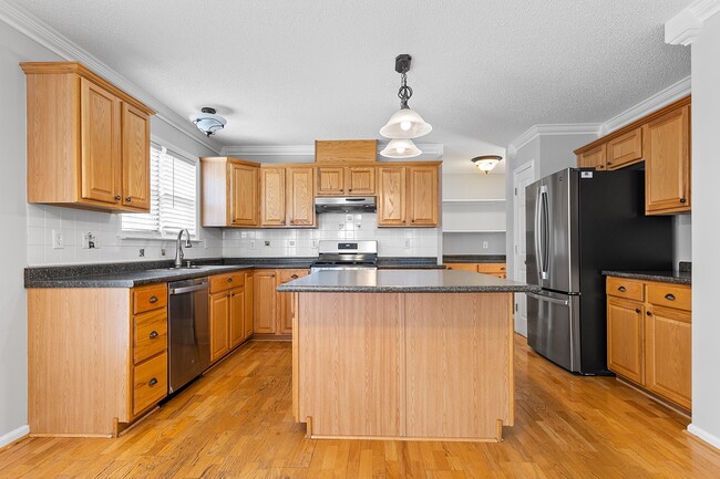 Building Photo - 2112 Echo Glen Ln