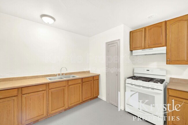 Building Photo - 241 Mayo Ave