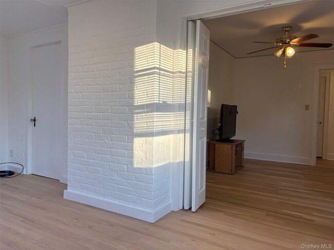 Building Photo - 82 Putnam Ave