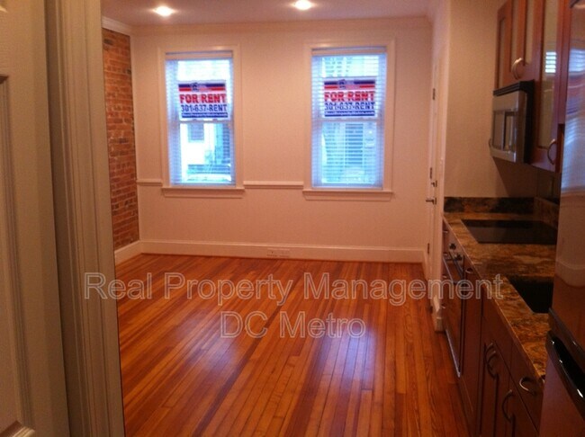 Building Photo - 2131 Newport Pl NW
