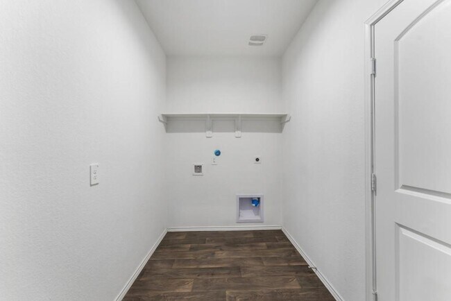 Building Photo - 14678 Cyn Pnes Ln