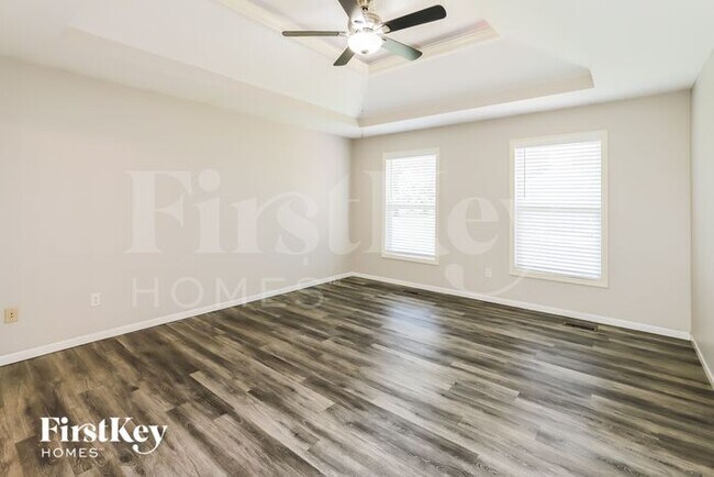 Building Photo - 13400 Sycamore Dr