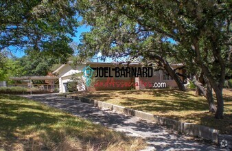 Building Photo - **Available May 10** Large Split Level Hom...