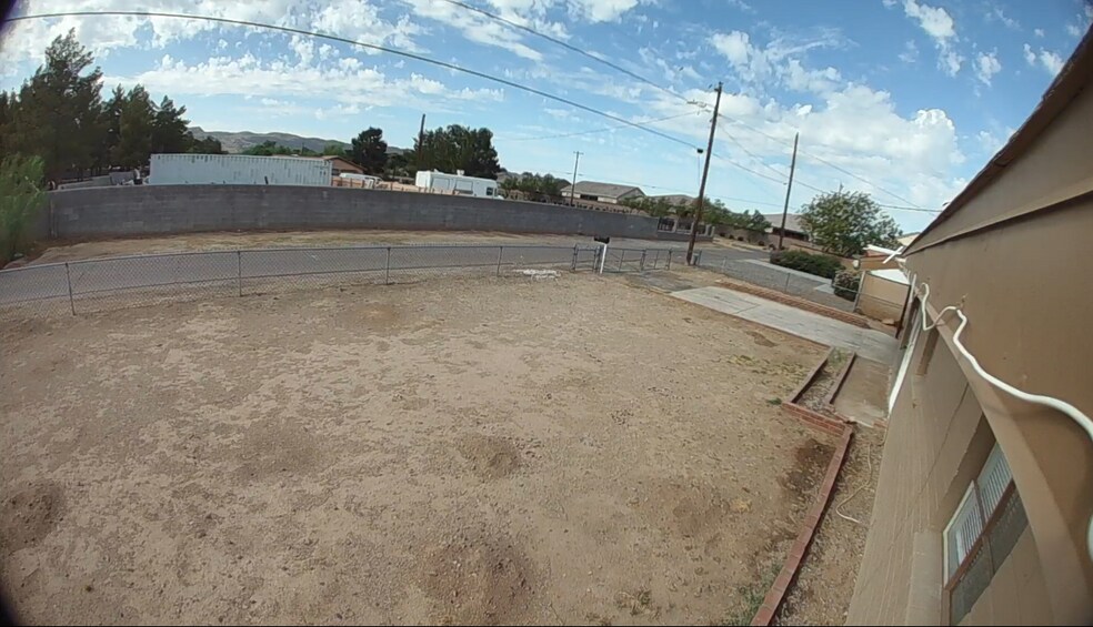 Building Photo - 2612 E Alta Vista Rd