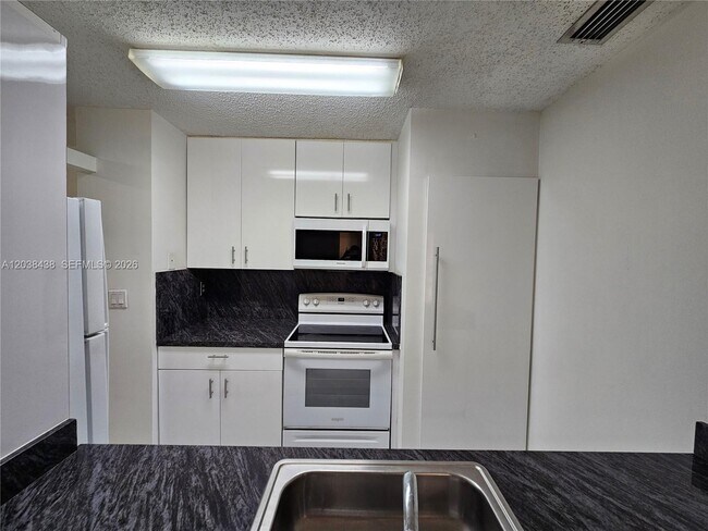 Building Photo - 15665 SW 74th Cir Dr