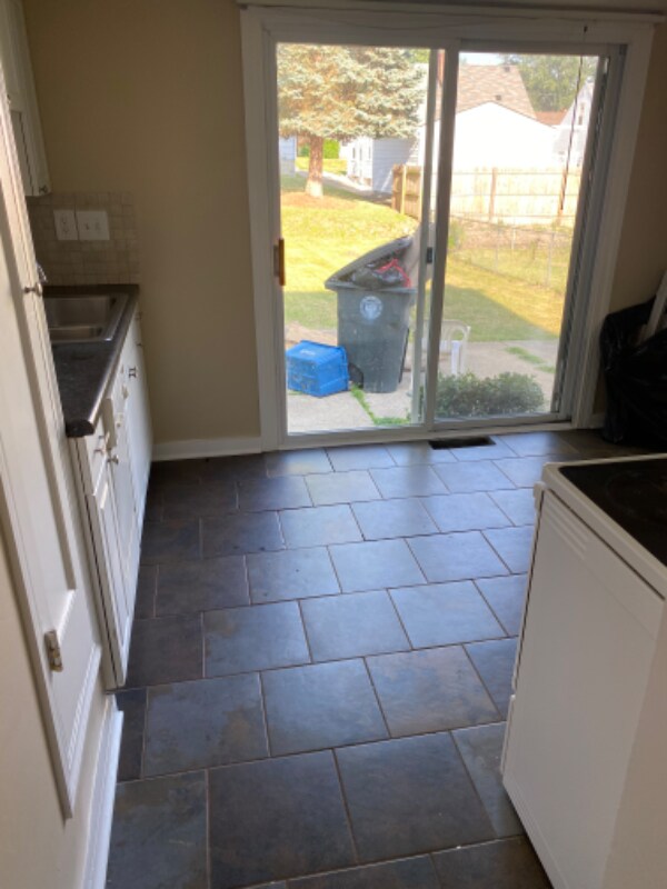 Building Photo - 1681 Sunset Ave