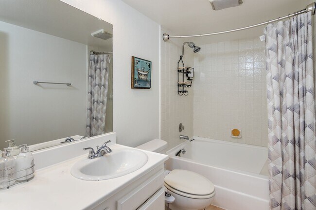 Building Photo - 2700 Cahuenga Blvd E