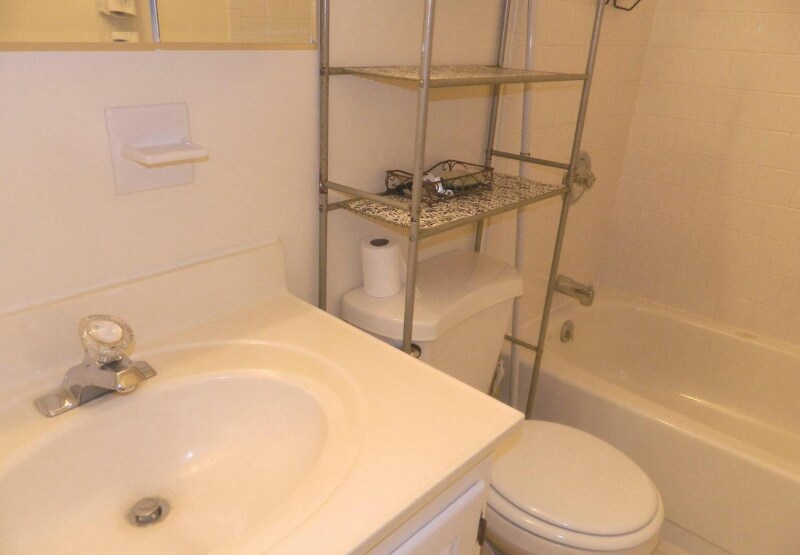 Building Photo - 17 Theo Ln