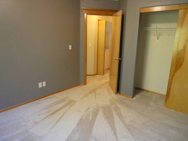 Building Photo - 15455 SW Kirby Ln