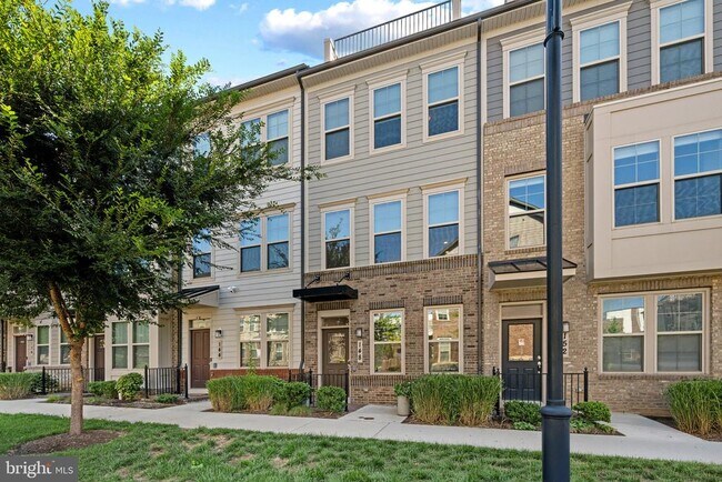 Building Photo - 148 Stowe Dr