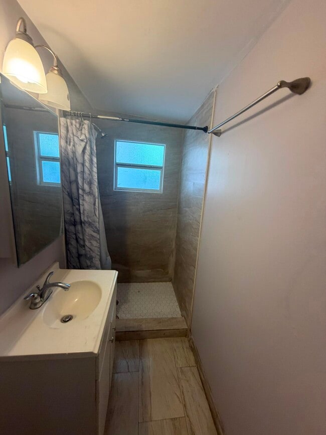 Building Photo - 420 Lilac Ct