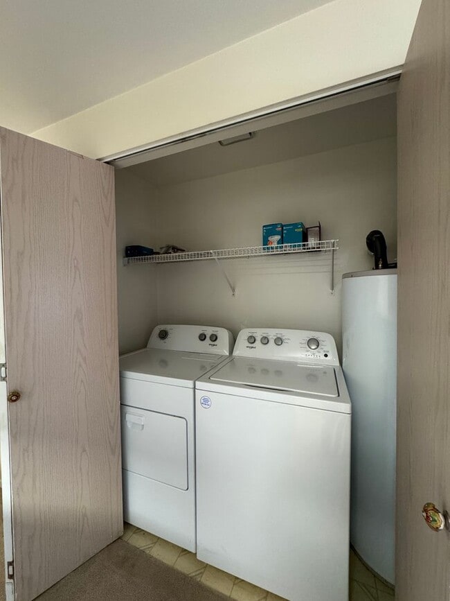 Building Photo - Comfortable & Convenient Condo in Renton
