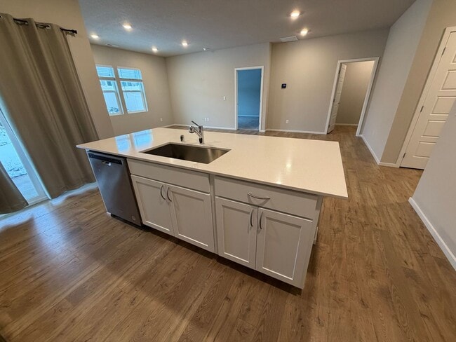 Building Photo - Stunning 3 Bed, 2 Bath Home in Spokane!