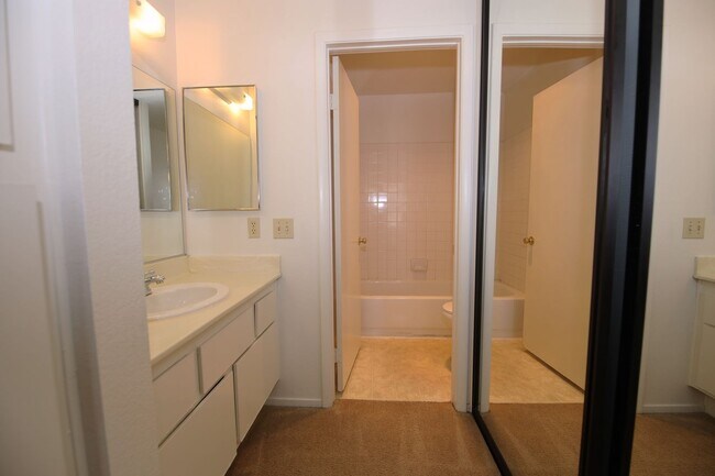 Building Photo - 4742 Nara Vista Way