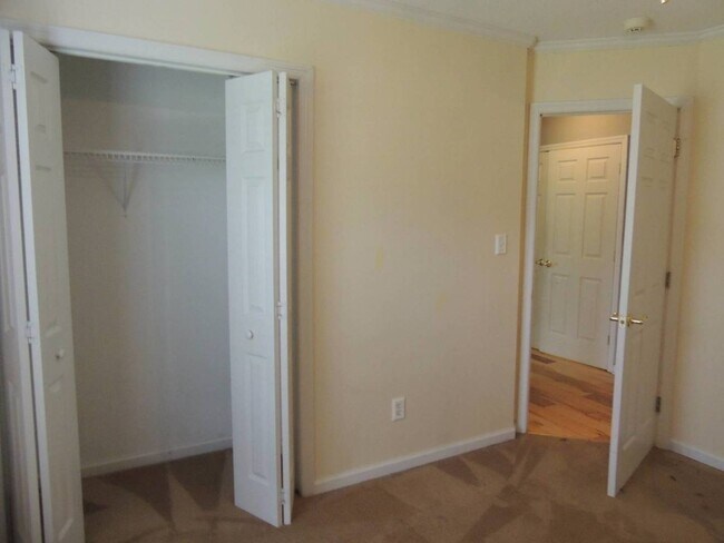 Building Photo - 403 Jacqueline Dr