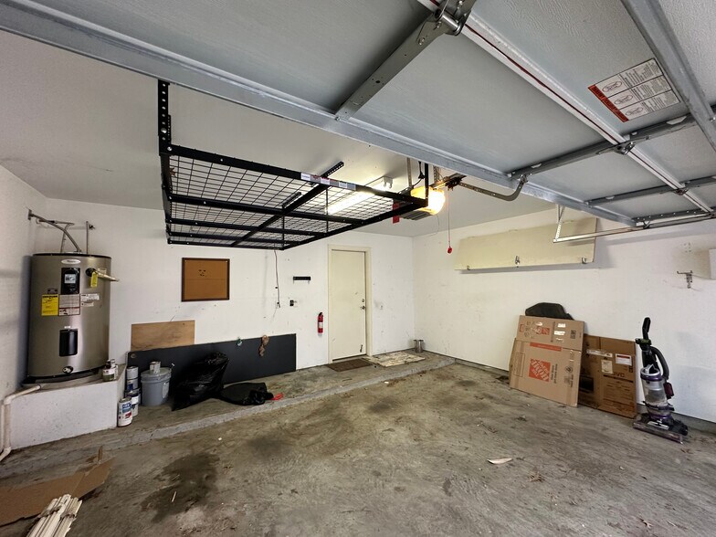 Building Photo - 918 Ruthven St