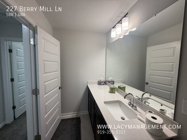Building Photo - 227 Berry Ml Ln