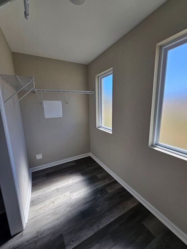 Building Photo - 1st Month Free!!