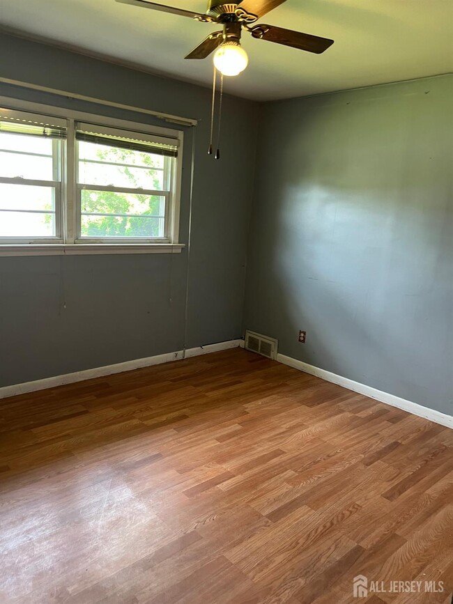 Building Photo - 8 Rosewood Rd