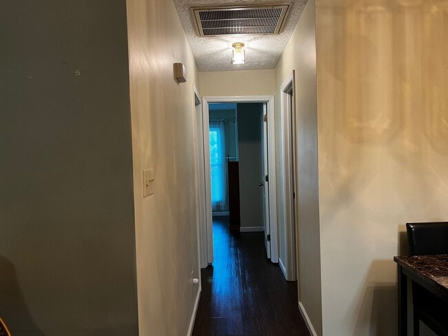 Building Photo - Furnished 2 Bedroom in Riverbend