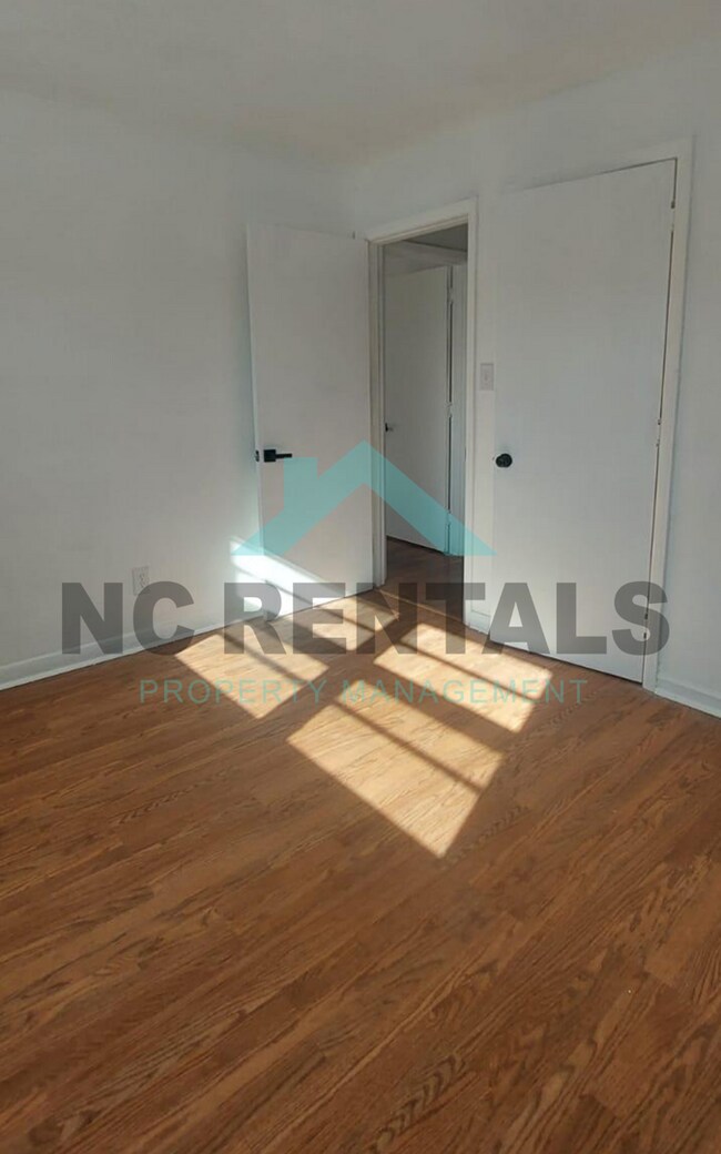 Building Photo - 1332 Proctor St