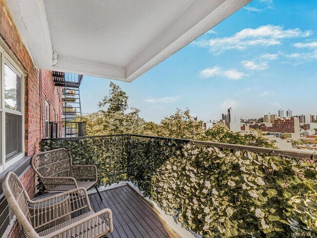 Building Photo - 3030 Johnson Ave