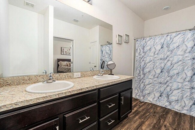 Building Photo - 5521 Yellowfin Ct