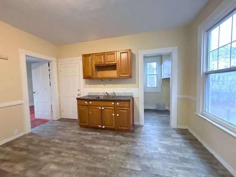 Building Photo - 41 Hotchkiss St