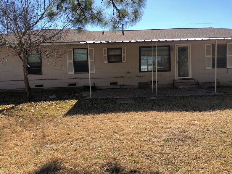 Rear view of house - 1529 Woodland Dr