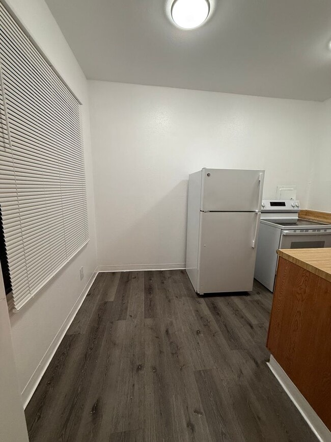 Interior Photo - 3201 Beaumont Ave.