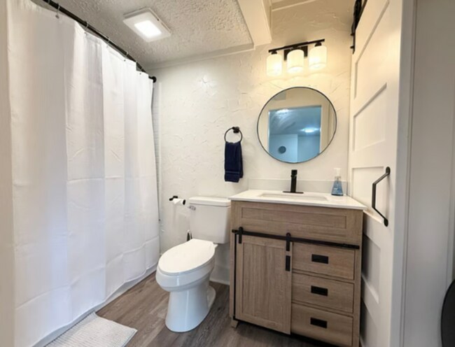 Building Photo - 1 Bed, 1 Bath Furnished Apartment  – Great Location & Amenities! Flexible Lease Terms Available