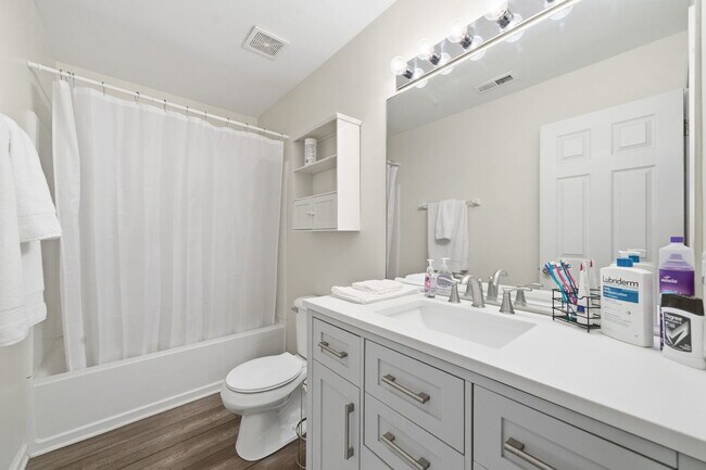 Building Photo - 1836 Candlelight Cir