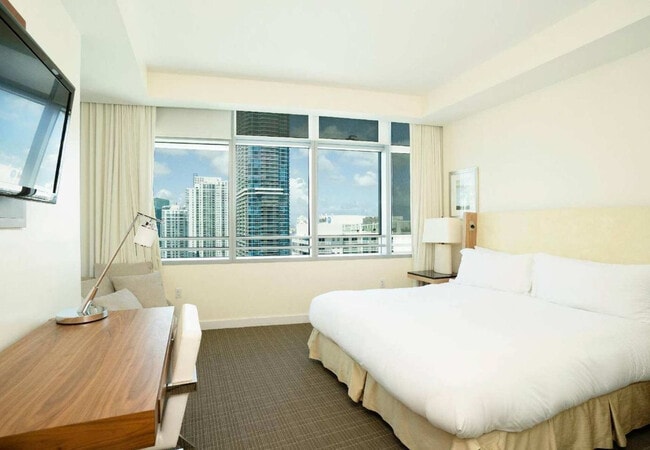 Building Photo - 1395 Brickell Ave