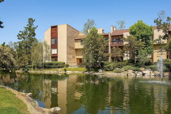 Primary Photo - For Rent: 1 Bed / 1 Bath Condo in Lakeside...