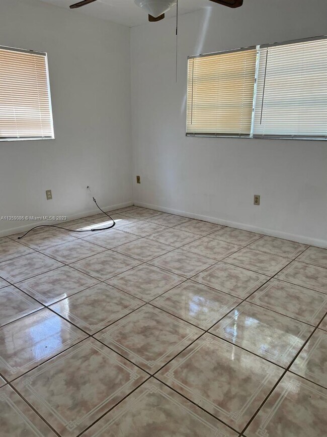 Building Photo - 3 bedroom in North Miami FL 33161