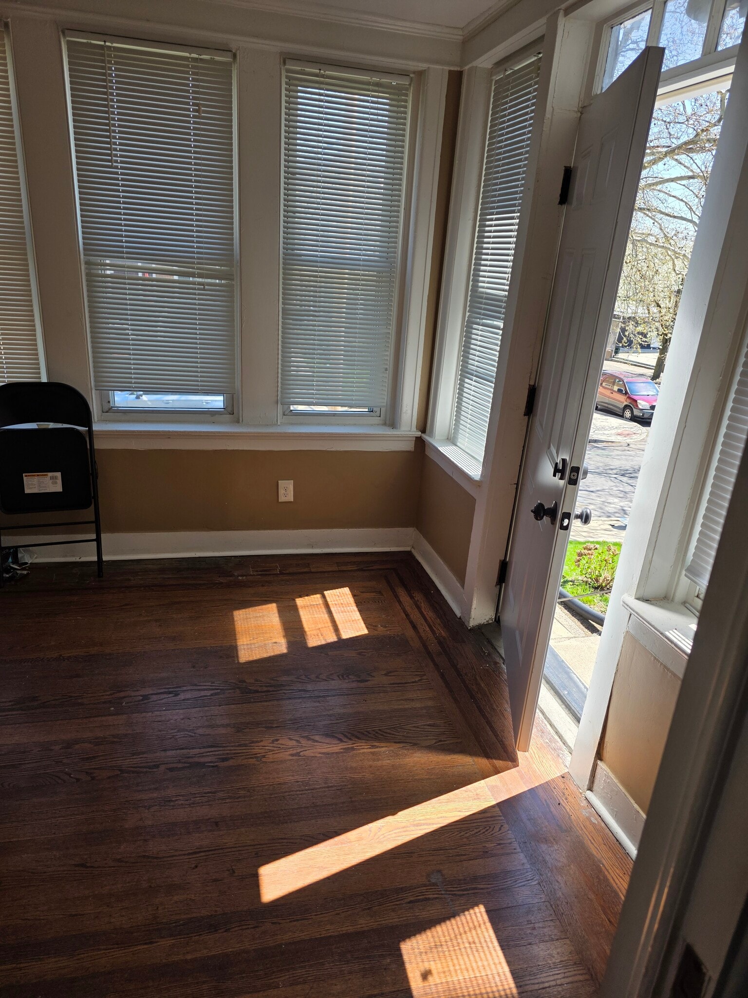 Building Photo - 404 N Daggett St