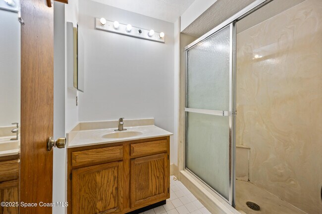 Building Photo - 123 Adams Ave