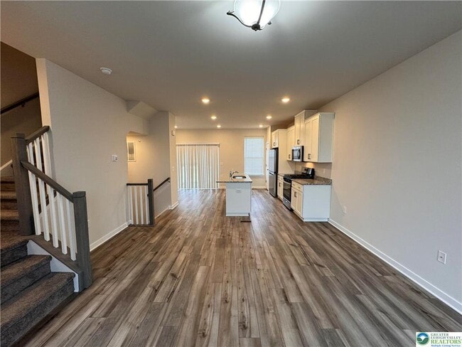 Building Photo - 7634 Clayton Ave