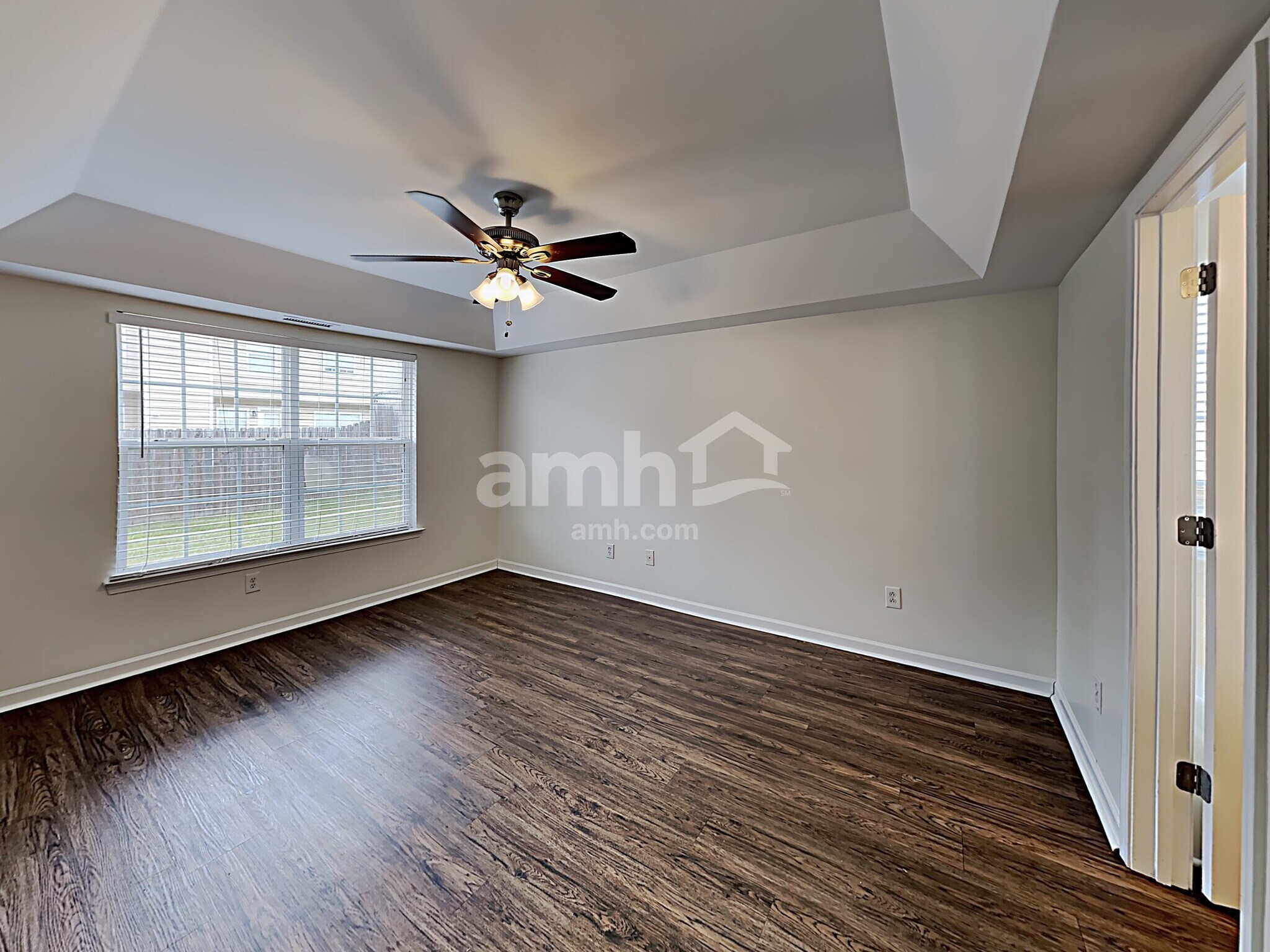 Building Photo - 1568 Pebble Ridge Dr