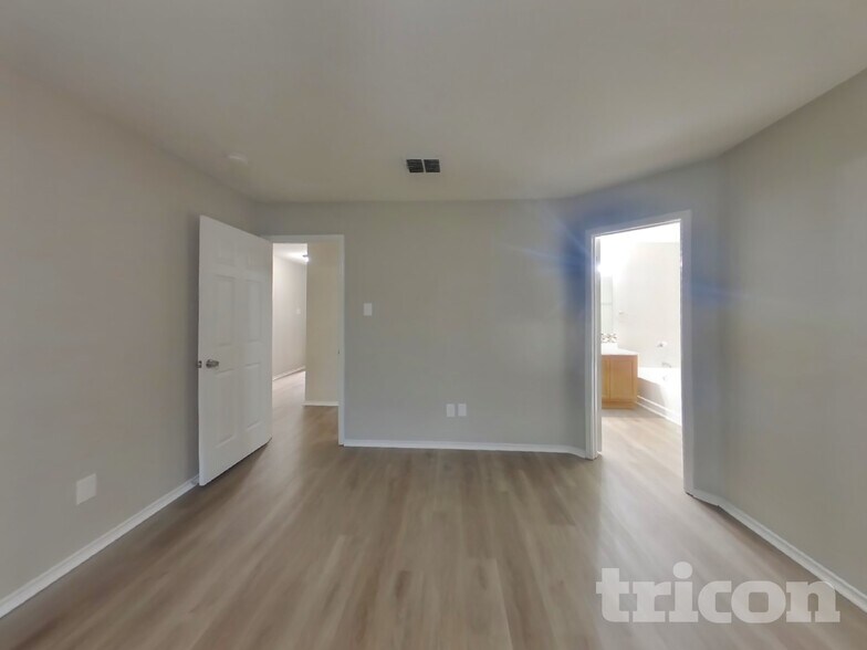 Building Photo - 1405 Englewood Dr