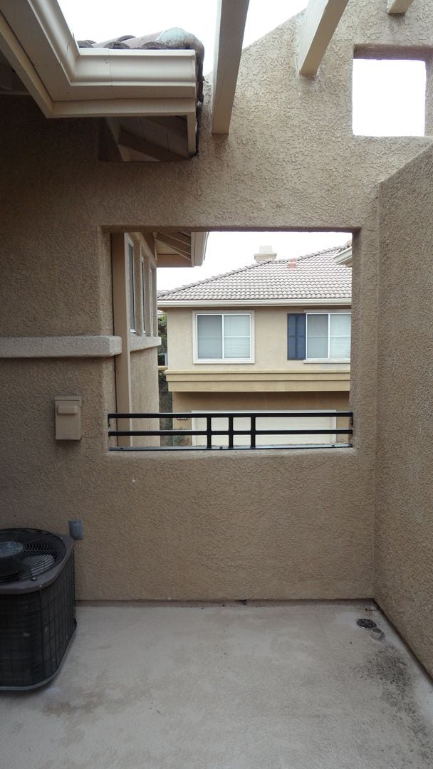 Building Photo - Clean & Spacious 2BR 2BA Two-Story, All Up...