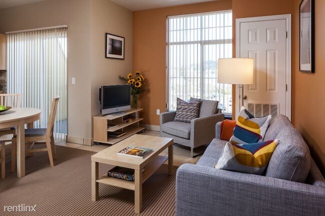 Building Photo - 6101 SE 93rd Ave