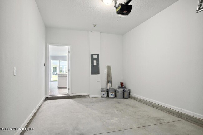 Building Photo - 95 Pinebury Ln